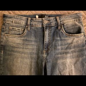 Great condition; Kut From the Kloth Ana High Rise Flare Jean; size 6